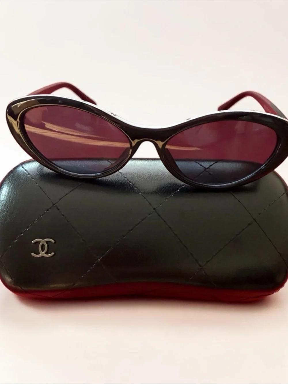 Black Sunglasses - Picture 3 of 16